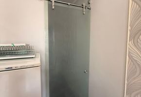 Компания Nayada установила раздвижные двери в одной из столичных квартир.