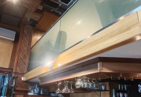 Компания Nayada реализовала проект по установке системы ограждений Nayada-Parapetto в столичном баре Gol+pas.